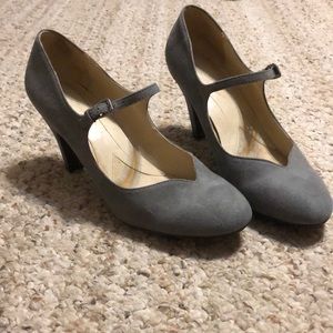 Grey heel